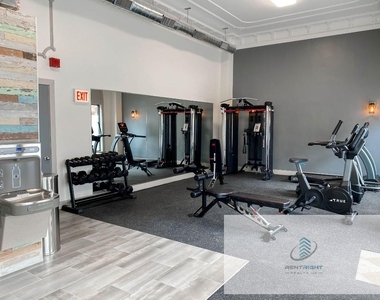 540 W Briar Pl - Photo Thumbnail 10