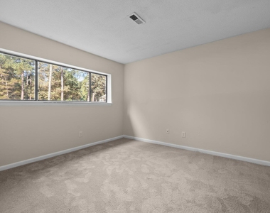 667 Pine Ridge Place - Photo Thumbnail 13