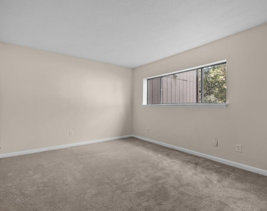 667 Pine Ridge Place - Photo Thumbnail 11