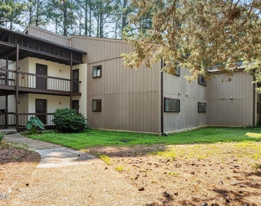667 Pine Ridge Place - Photo Thumbnail 1