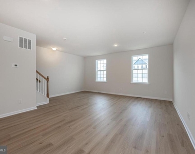 412 Ridgewood Drive - Photo Thumbnail 13