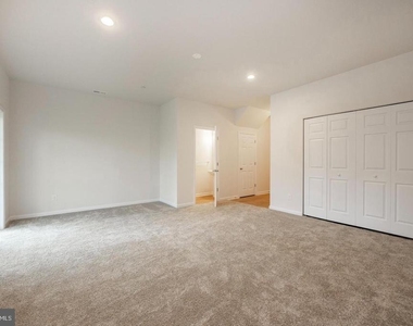 412 Ridgewood Drive - Photo Thumbnail 5