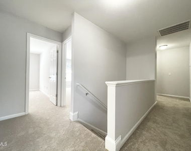 112 Taylors Creek Court - Photo Thumbnail 14