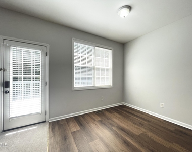 112 Taylors Creek Court - Photo Thumbnail 12
