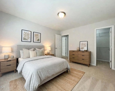 112 Taylors Creek Court - Photo Thumbnail 17