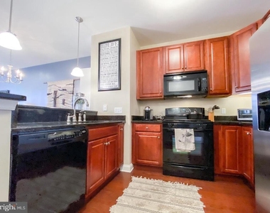 300 W Elm Street - Photo Thumbnail 9