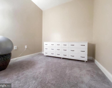 300 W Elm Street - Photo Thumbnail 18