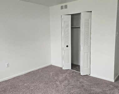 515 N York Road - Photo Thumbnail 12