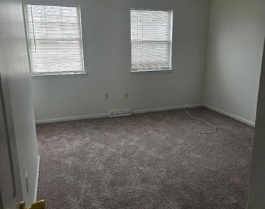 515 N York Road - Photo Thumbnail 16