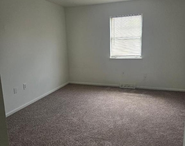 515 N York Road - Photo Thumbnail 13