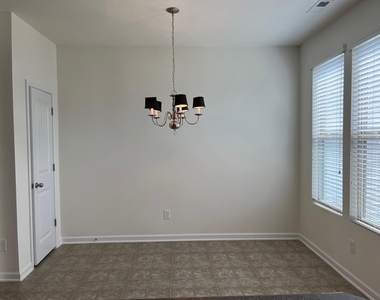4476 Middletown Drive - Photo Thumbnail 4