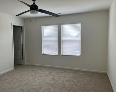 4476 Middletown Drive - Photo Thumbnail 8