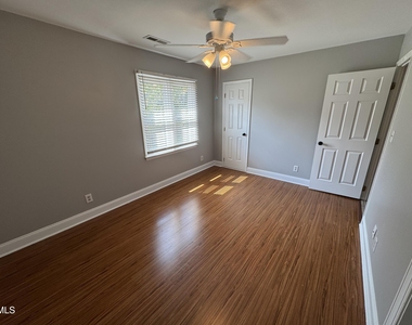 5612 Darrow Drive - Photo Thumbnail 16