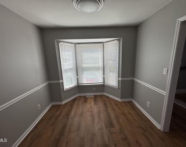 5612 Darrow Drive - Photo Thumbnail 10