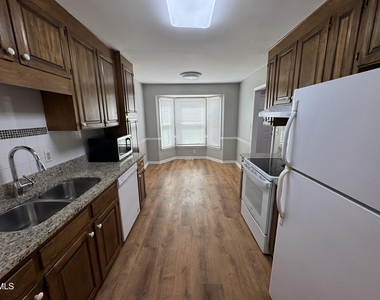 5612 Darrow Drive - Photo Thumbnail 9