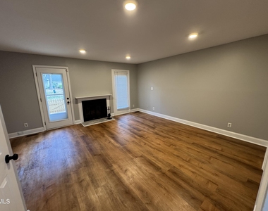 5612 Darrow Drive - Photo Thumbnail 6