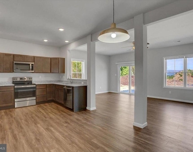 1817 Holly Lane - Photo Thumbnail 5