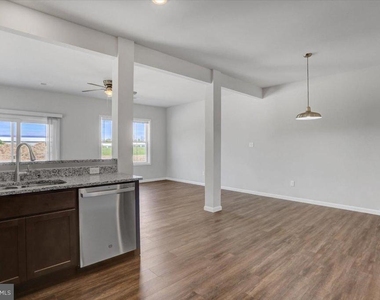 1817 Holly Lane - Photo Thumbnail 7
