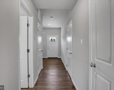 1817 Holly Lane - Photo Thumbnail 3