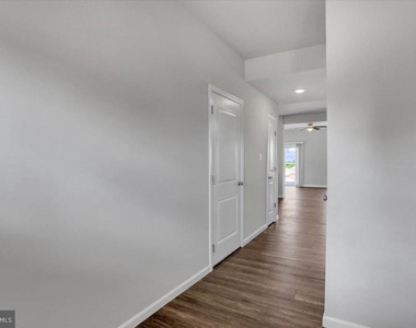 1817 Holly Lane - Photo Thumbnail 2