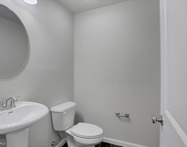 1817 Holly Lane - Photo Thumbnail 4