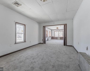 390 Mary Street - Photo Thumbnail 7