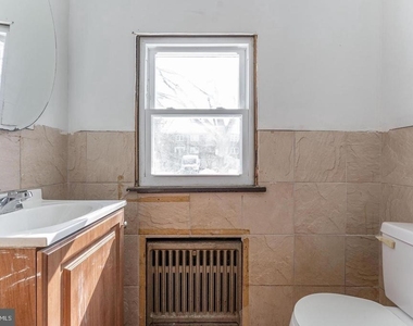 390 Mary Street - Photo Thumbnail 13