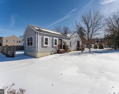 390 Mary Street - Photo Thumbnail 1