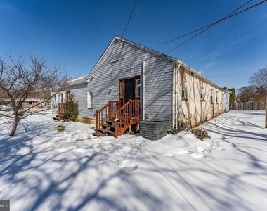 390 Mary Street - Photo Thumbnail 2