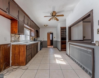 390 Mary Street - Photo Thumbnail 16