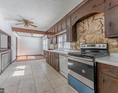 390 Mary Street - Photo Thumbnail 14