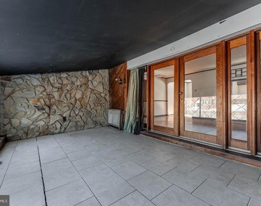 390 Mary Street - Photo Thumbnail 29