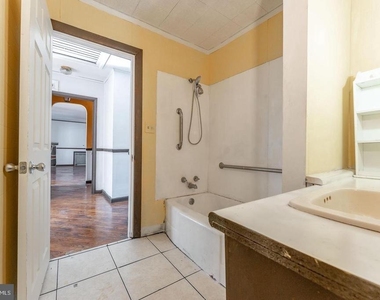 390 Mary Street - Photo Thumbnail 53