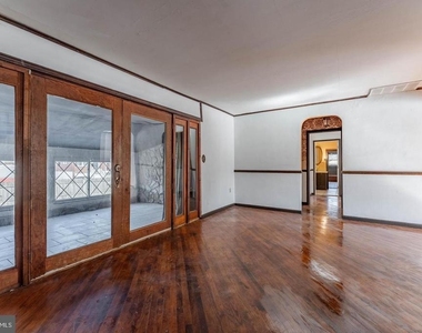390 Mary Street - Photo Thumbnail 25