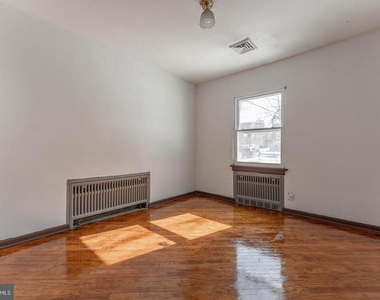 390 Mary Street - Photo Thumbnail 45