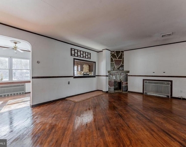 390 Mary Street - Photo Thumbnail 24
