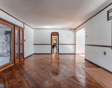390 Mary Street - Photo Thumbnail 26