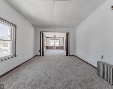 390 Mary Street - Photo Thumbnail 6