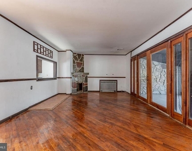 390 Mary Street - Photo Thumbnail 23