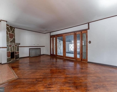 390 Mary Street - Photo Thumbnail 22