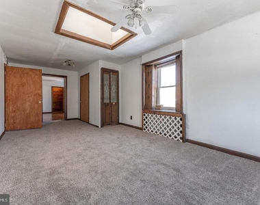 390 Mary Street - Photo Thumbnail 34