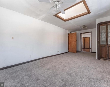 390 Mary Street - Photo Thumbnail 33