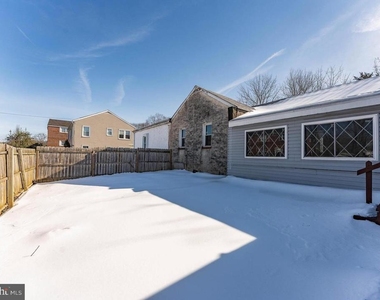 390 Mary Street - Photo Thumbnail 54