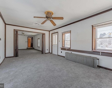390 Mary Street - Photo Thumbnail 12