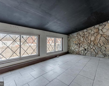 390 Mary Street - Photo Thumbnail 28