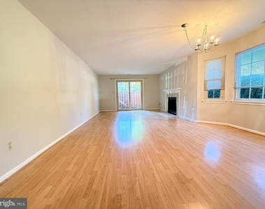 3601 Waltham Court - Photo Thumbnail 2