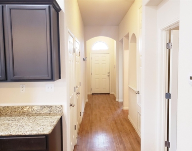 13009 Ring Dr - Photo Thumbnail 1