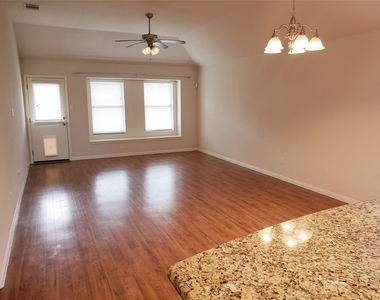 13009 Ring Dr - Photo Thumbnail 7