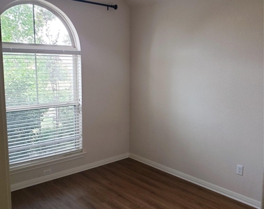 13009 Ring Dr - Photo Thumbnail 8