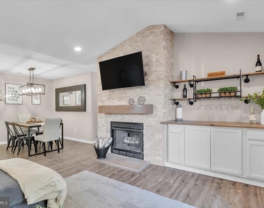 612 Covington Court - Photo Thumbnail 6